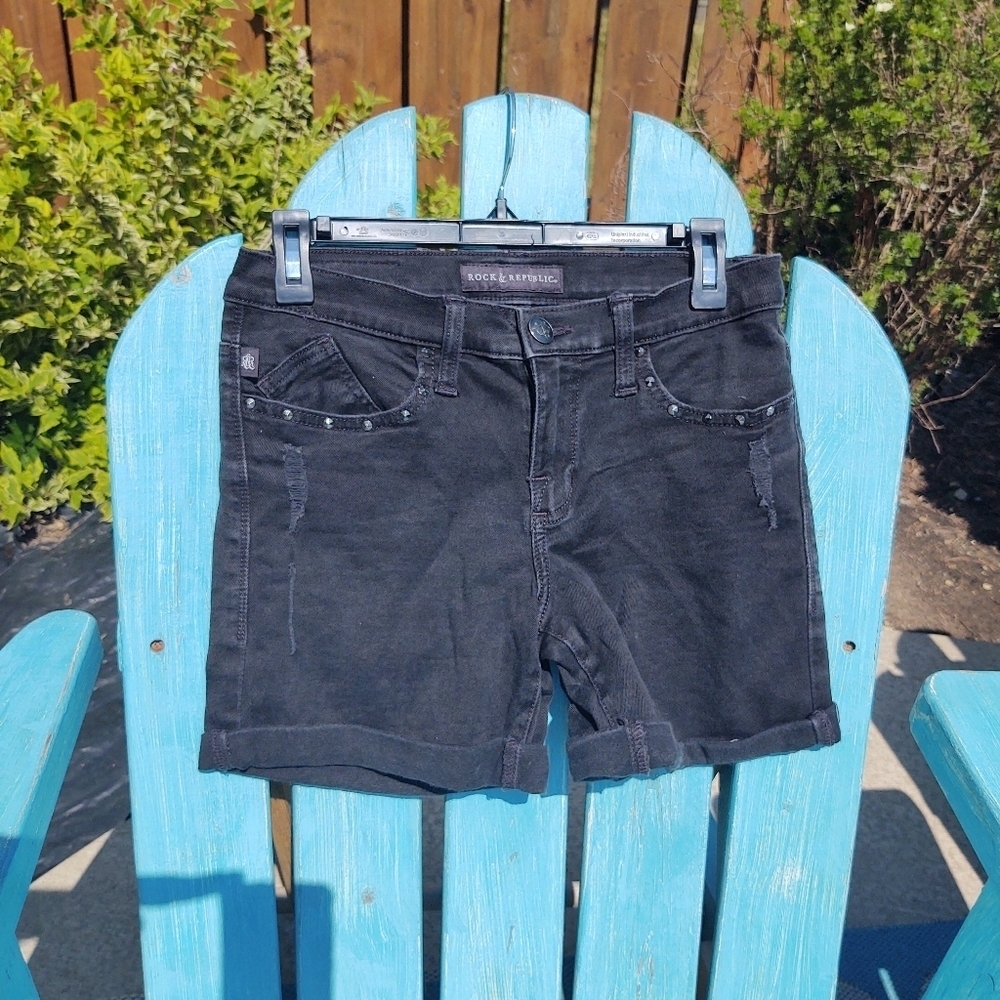Rock & Republic Size 6 Black Shorts!